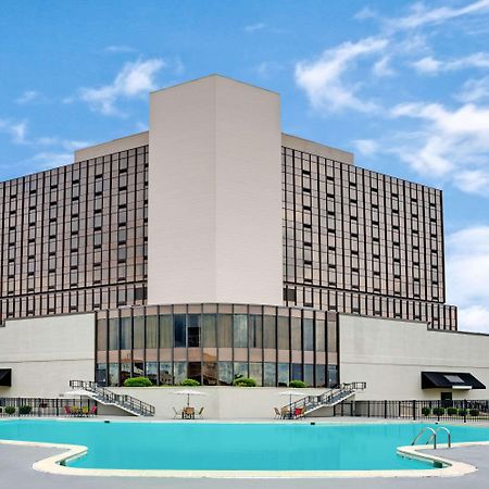 Отель Wyndham Garden Norfolk Downtown Экстерьер фото