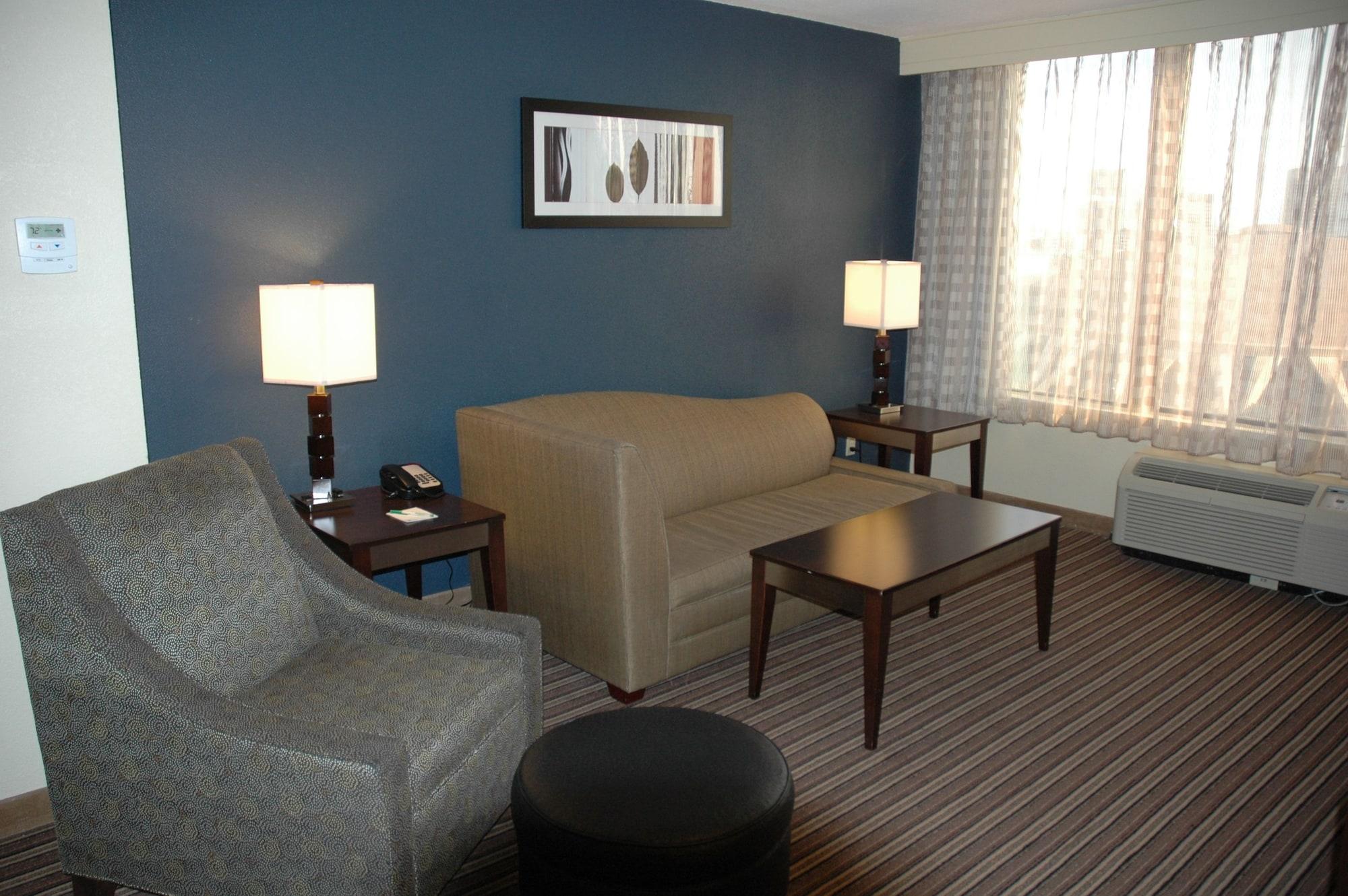 Отель Wyndham Garden Norfolk Downtown Экстерьер фото