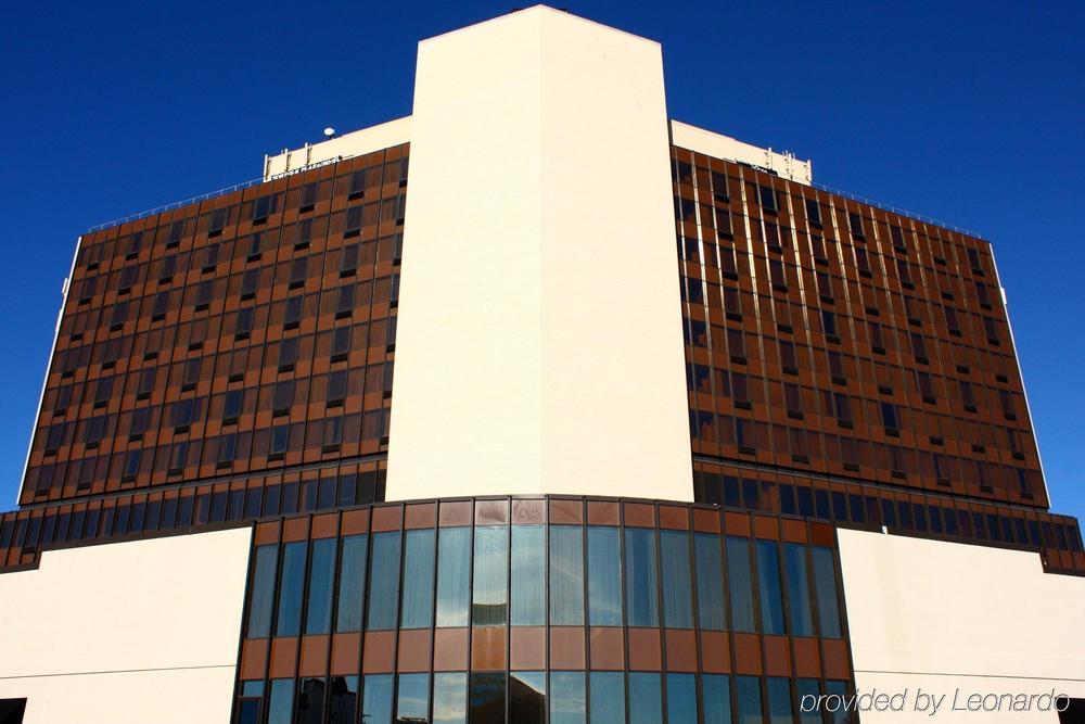 Отель Wyndham Garden Norfolk Downtown Экстерьер фото