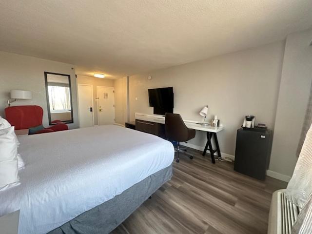 Отель Wyndham Garden Norfolk Downtown Экстерьер фото