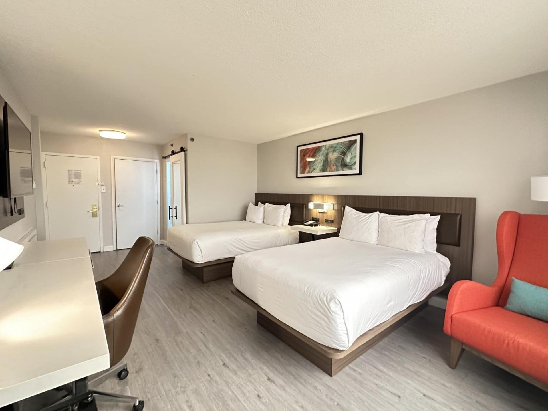 Отель Wyndham Garden Norfolk Downtown Экстерьер фото