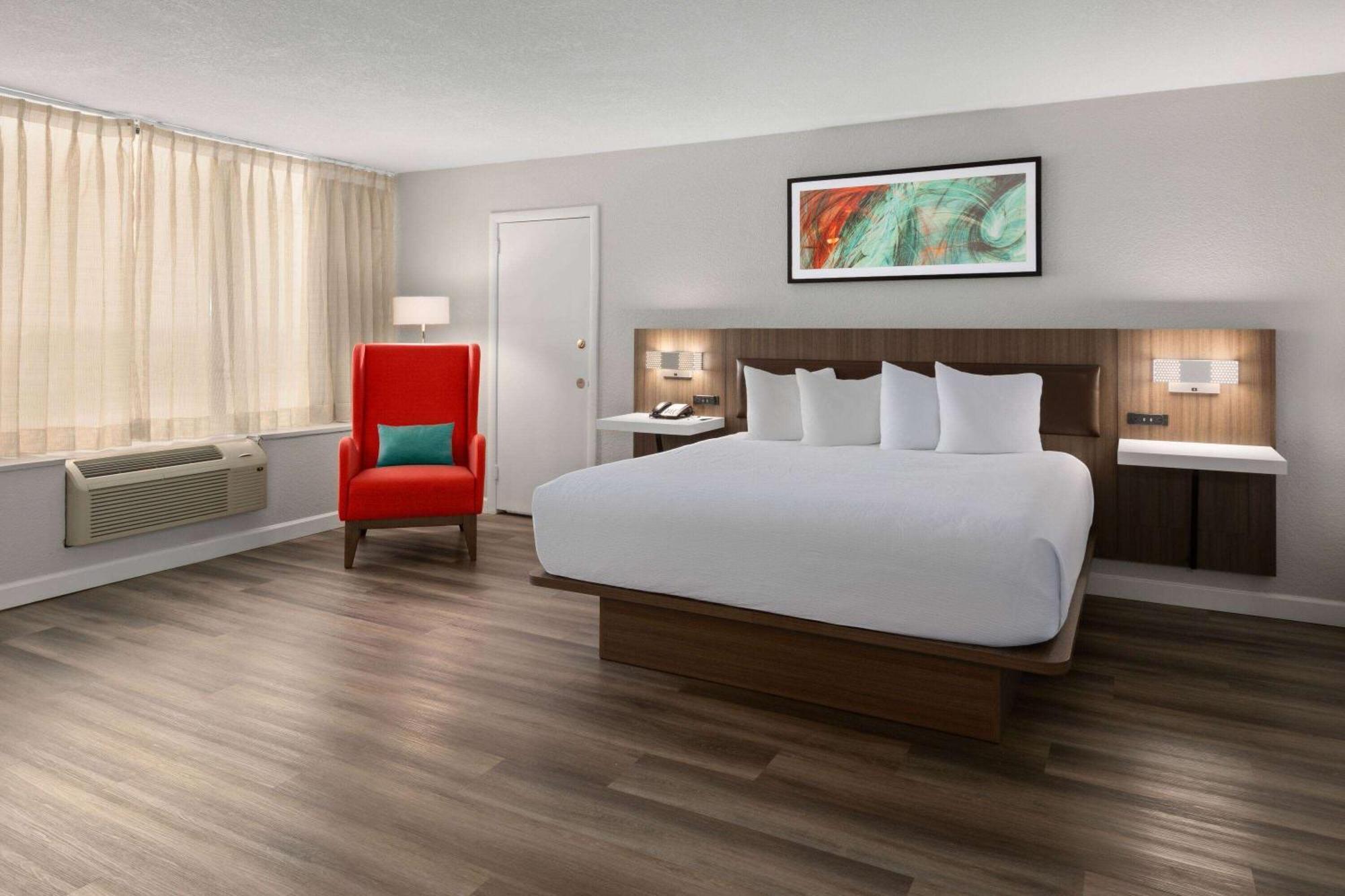 Отель Wyndham Garden Norfolk Downtown Экстерьер фото