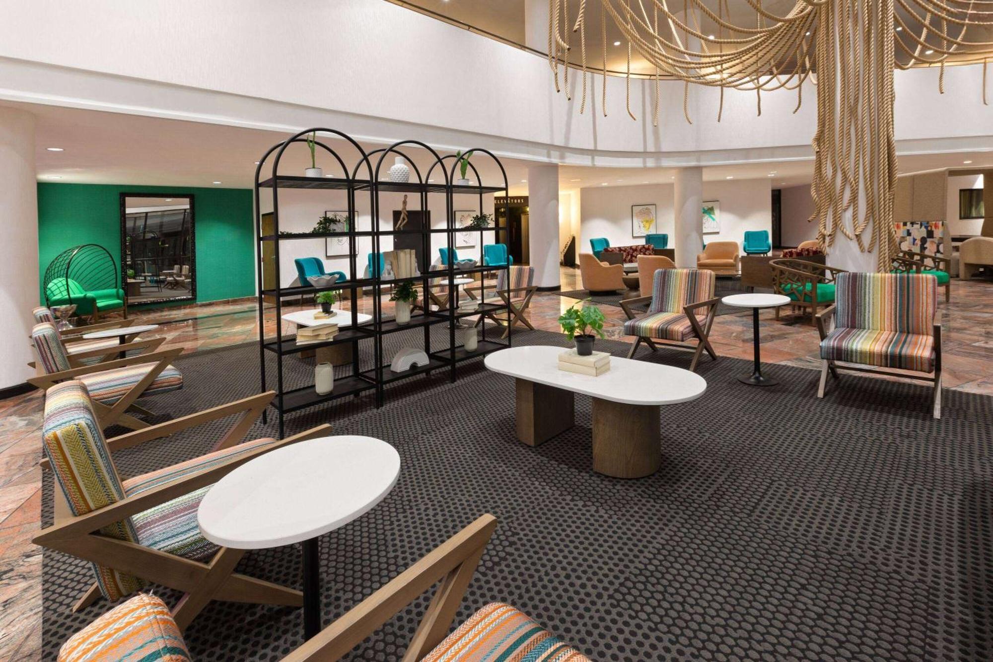 Отель Wyndham Garden Norfolk Downtown Экстерьер фото